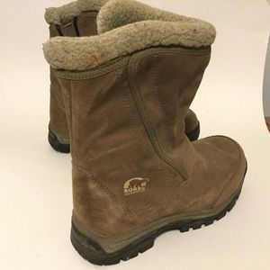 Sorel Water Fall Winter Boot size 7 Tan Shearling Mid Calf